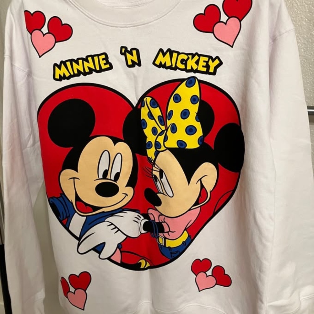 RARE Disney Minnie & Mickey Love Heart Valentine’s Crewneck 💖 NWT Size Medium –